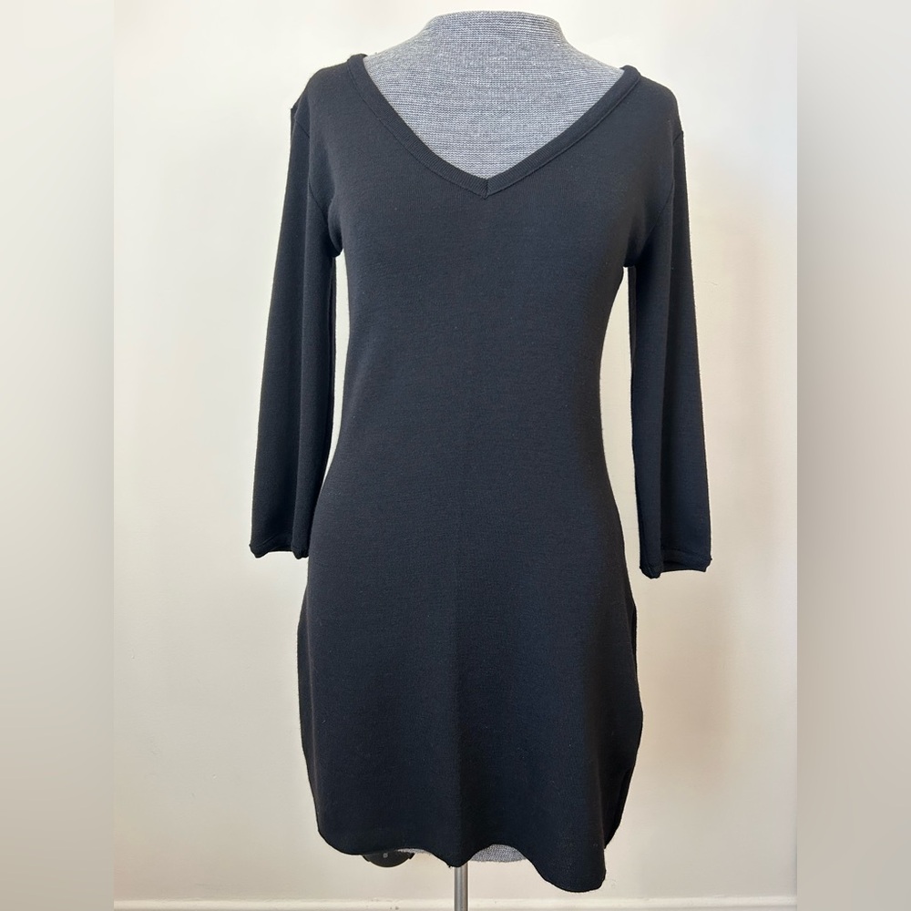 100% Wool Anne Fontaine Black Sweater Dress size 40 V Neck